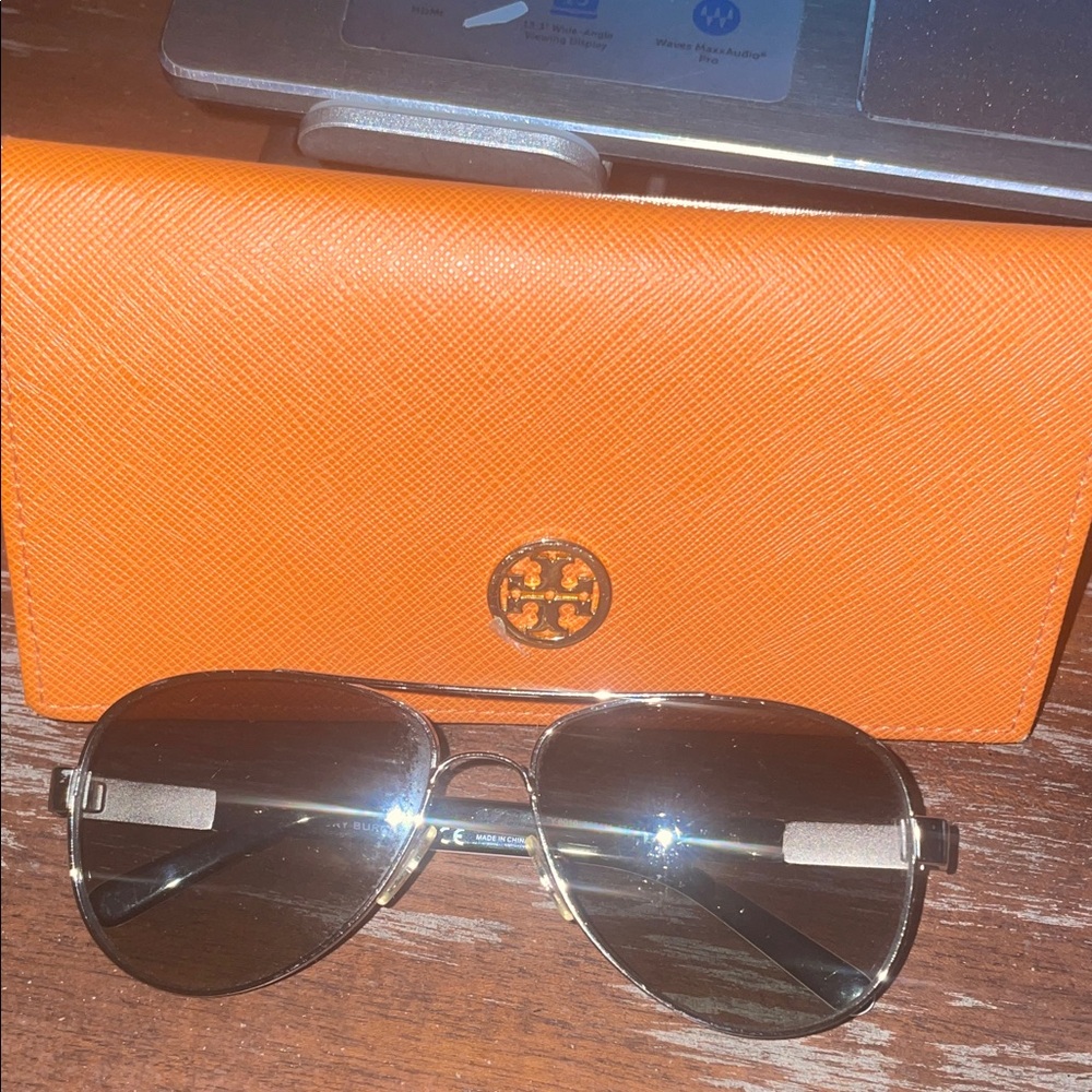Tory Burch TY6010 gold Metallic Aviator Sunglasses with logo Orange Case